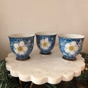 Blue & White Floral Sake Cups – Set of 3)
